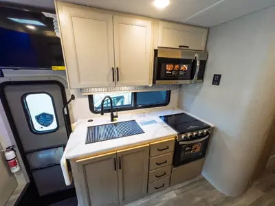 2027 Thor Motor Coach Omni photo 10