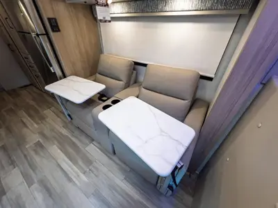 2027 Thor Motor Coach Omni photo 8