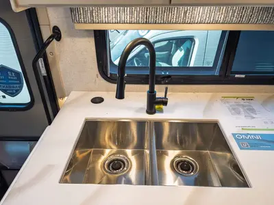 2027 Thor Motor Coach Omni photo 12