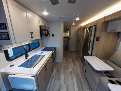 2027 Thor Motor Coach Omni photo 6