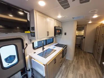 2027 Thor Motor Coach Omni photo 9
