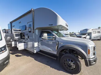 2027 Thor Motor Coach Omni photo 18