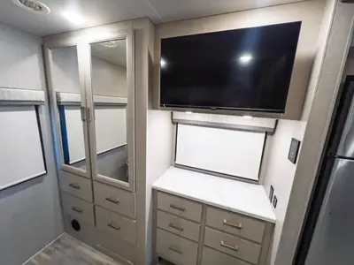 2027 Thor Motor Coach Omni photo 18