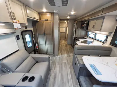 2027 Thor Motor Coach Omni photo 6