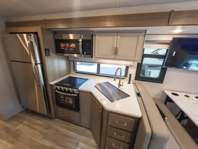 2027 Thor Motor Coach Omni photo 11