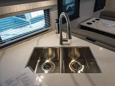 2027 Thor Motor Coach Omni photo 13
