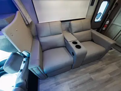 2027 Thor Motor Coach Omni photo 10