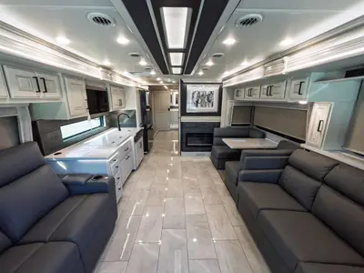 2027 Fleetwood Discovery LXE photo 6