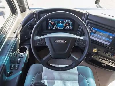 2027 Fleetwood Discovery LXE photo 3