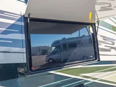2027 Fleetwood Discovery LXE photo 30