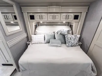 2027 Fleetwood Discovery LXE photo 18