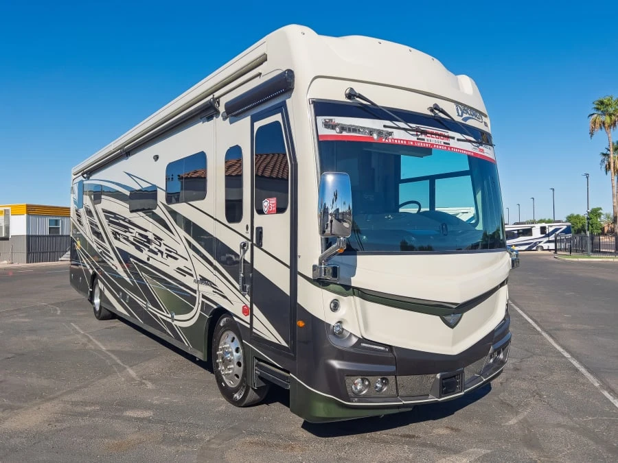 2027 Fleetwood Discovery LXE exterior