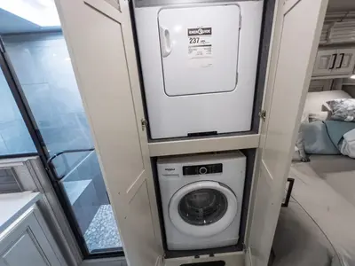 2027 Fleetwood Discovery LXE photo 20