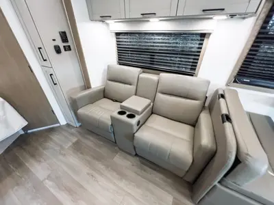 2027 Entegra Coach Odyssey photo 9