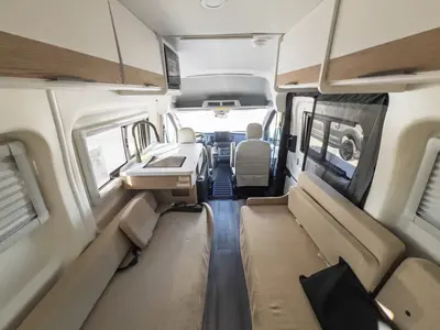 2027 Thor Motor Coach Palladium photo 5