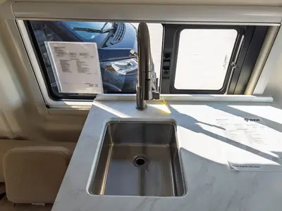 2027 Thor Motor Coach Palladium photo 9