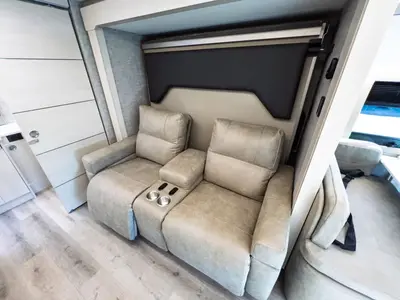2027 Tiffin Motorhomes Wayfarer photo 13