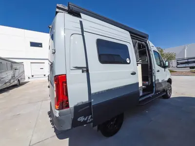 2027 Tiffin Motorhomes GH1 photo 16