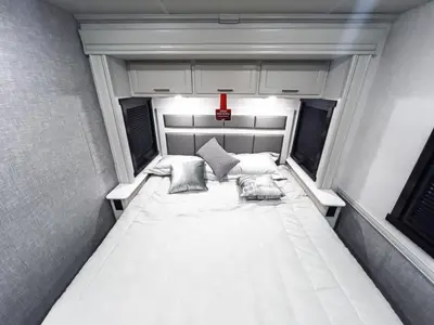 2027 Fleetwood Bounder photo 16