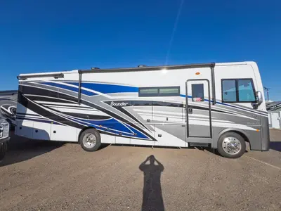 2027 Fleetwood Bounder photo 18