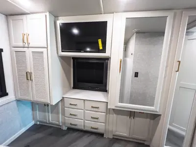 2027 Fleetwood Bounder photo 17