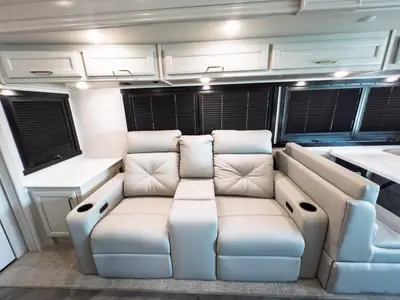 2027 Fleetwood Bounder photo 8