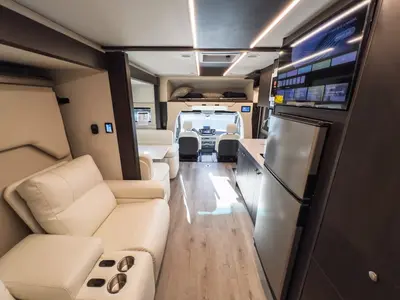 2027 Tiffin Motorhomes Wayfarer photo 4