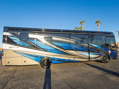 2027 Fleetwood Discovery LXE photo 22