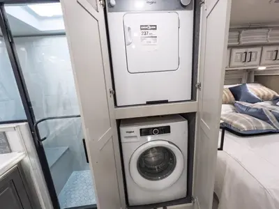 2027 Fleetwood Discovery LXE photo 21