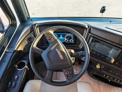 2027 Fleetwood Discovery LXE photo 3
