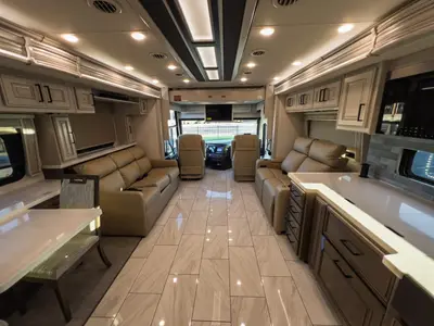 2027 Fleetwood Discovery LXE photo 4