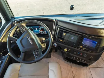 2027 Fleetwood Discovery LXE photo 2