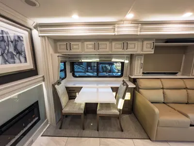 2027 Fleetwood Discovery LXE photo 9
