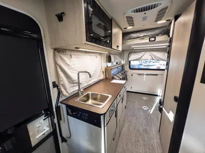 2027 Winnebago Resa IUH19DC photo 8
