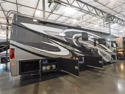 2023 Thor Motor Coach Miramar photo 20