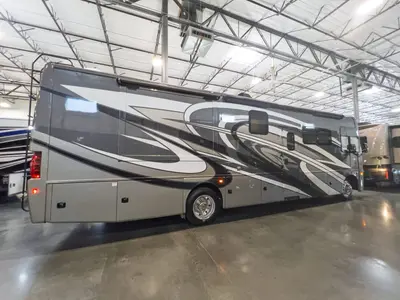 2023 Thor Motor Coach Miramar photo 19