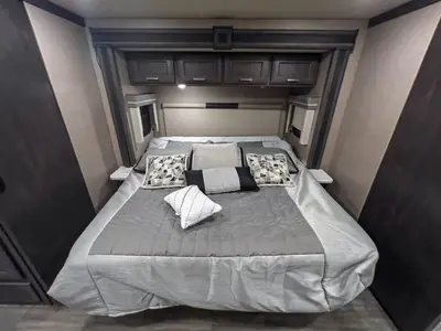 2023 Thor Motor Coach Miramar photo 14