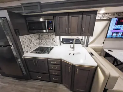 2023 Thor Motor Coach Miramar photo 10