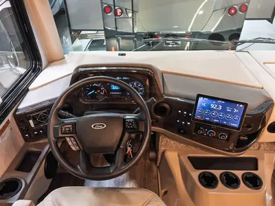 2023 Thor Motor Coach Miramar photo 2