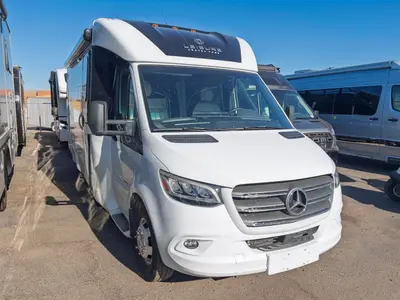 2024 Leisure Travel Unity exterior