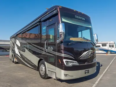 2019 Tiffin Motorhomes Allegro BUS exterior