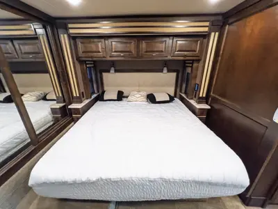 2018 Tiffin Motorhomes Allegro RED photo 16