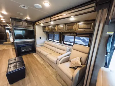 2018 Tiffin Motorhomes Allegro RED photo 6