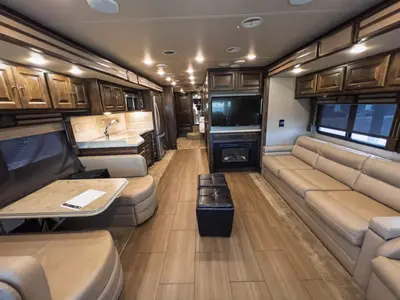 2018 Tiffin Motorhomes Allegro RED photo 5