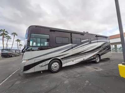 2018 Tiffin Motorhomes Allegro RED photo 26