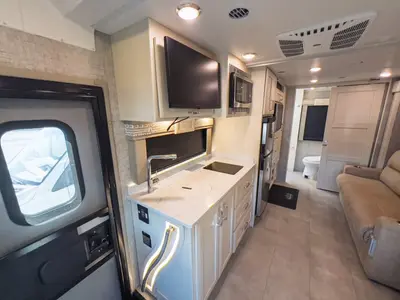 2024 Tiffin Motorhomes Wayfarer photo 9