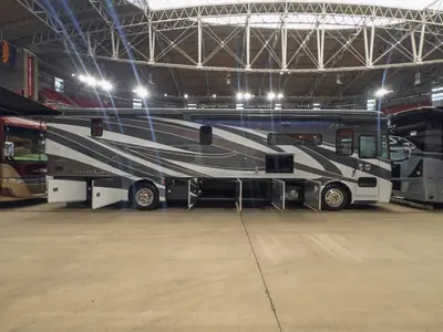 2021 Tiffin Motorhomes Allegro RED photo 21