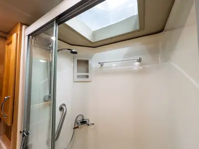 2021 Tiffin Motorhomes Allegro RED photo 18