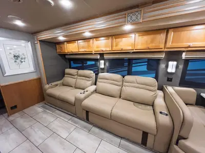 2021 Tiffin Motorhomes Allegro RED photo 13