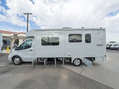 2026 Tiffin Motorhomes Midas photo 24